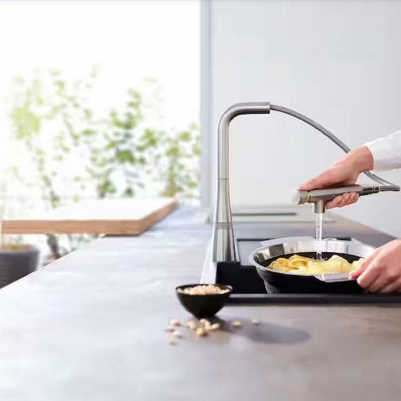 GROHE Zedra SmartControl Pull-Out Kitchen Faucet - Picture 12 of 13